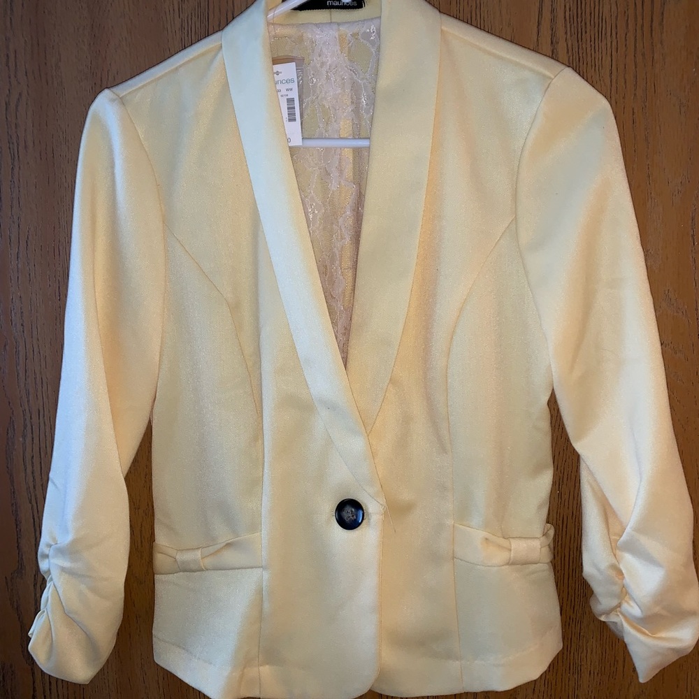 Cute medium yellow blazer